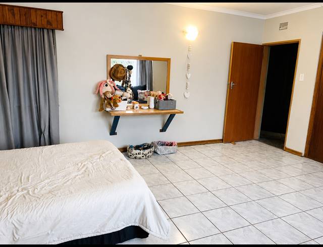 4 BEDROOM FREEHOLD FOR SALE IN VANDERBIJLPARK CE 2